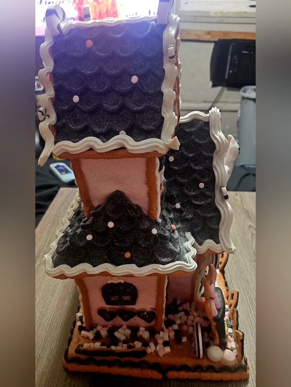 Candy Corn Lane Pastel LED Gingerbread Halloween House Lights Up and works! 16
